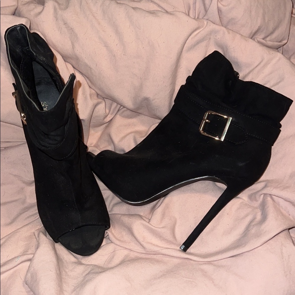 ShoeDazzle. 7.5 Black